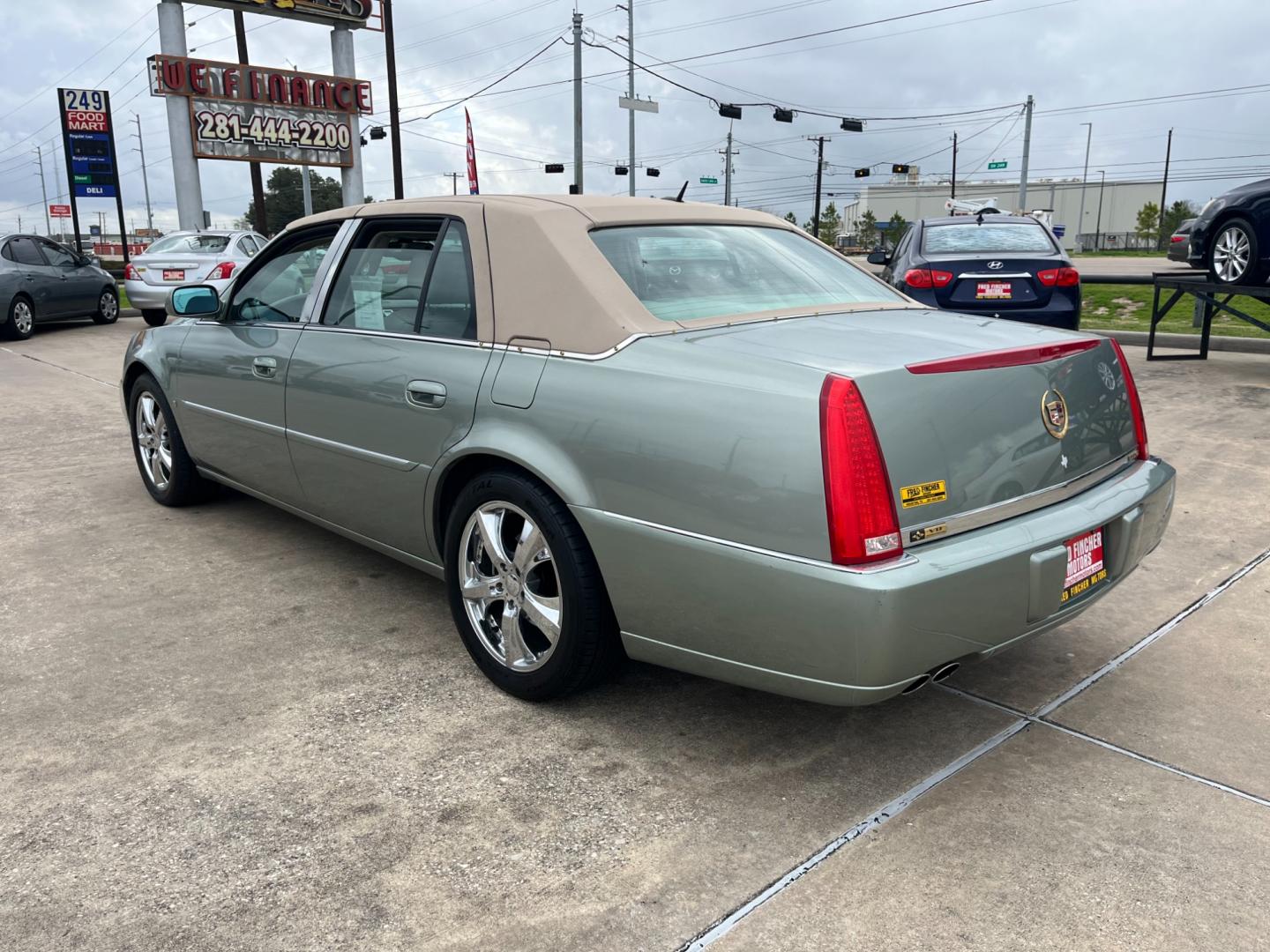 2006 green /TAN Cadillac DTS Sedan (1G6KD57Y96U) with an 4.6L V8 DOHC 32V engine, 4-Speed Automatic Overdrive transmission, located at 14700 Tomball Parkway 249, Houston, TX, 77086, (281) 444-2200, 29.928619, -95.504074 - Photo#4